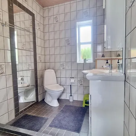 度假居 Schoenes-ferienhaus-mit-wildnisbad-und-saunatonne Broager
